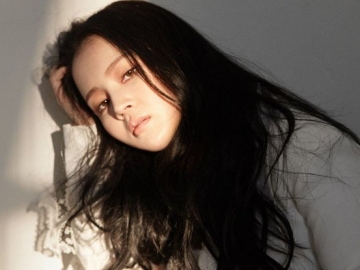 Lee Hi Dirumorkan Bakal Comeback Usai Pamer Foto Bagian Dada, Netter: Konsepnya Pasti Menggoda