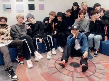 Jadi Agensi 'Kecil' dan Cuma Punya 2 Grup, Foto Keluarga Besar Big Hit Tuai Sorotan Netter