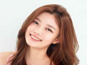 Pangkas Rambut Jadi Super Pendek, Penampilan Kim Yoo Jung Disebut Lebih Mempesona