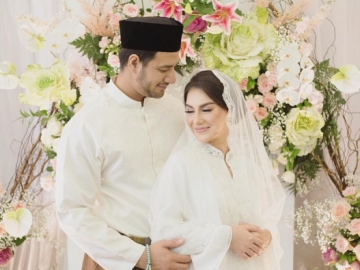 Bikin Iri! Intip 10 Potret Romantis dan Asyik Resepsi Pernikahan Iris Bella dan Ammar Zoni 