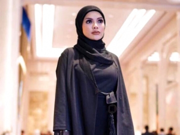 Bagikan Foto Berurai Air Mata Saat Melahirkan, Nikita Mirzani Tulis Pesan Manis Untuk Sang Sahabat