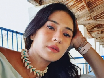 Dian Sastro Cantik Saat Bilang Annyeonghaseyo, Netter Malah Sibuk Soroti Kantung Mata