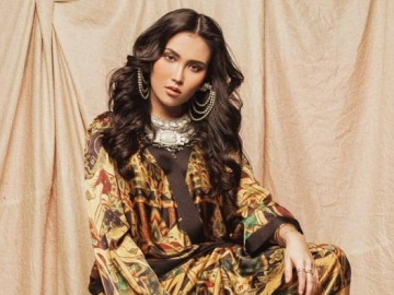 Ayu Ting Ting Mendadak Senyam-Senyum Sendiri, Punya Gandengan Baru?