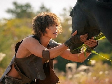 Pamer Dada Bidang Sambil Berkuda, Foto Teaser Song Joong Ki di 'Arthdal Chronicles' Bikin Meleleh