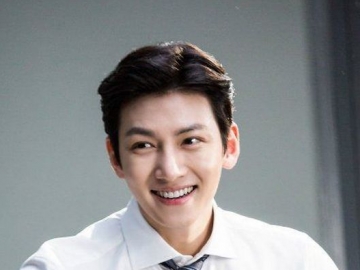 Unggah Selca Perdana di Medsos Usai Wamil, Ji Chang Wook Malah Dicibir Netter