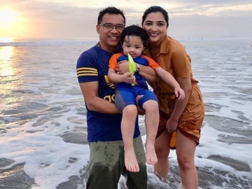 Anang Asyik Bikin Insta Story di Dalam Mobil, Suara Ngakak Ashanty Curi Perhatian Netter