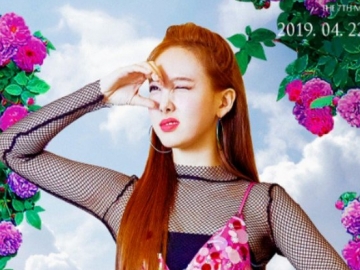 Pose Bareng Lightstick Terbaru Twice, Cantiknya Nayeon Pakai Baju Merah Malah Lebih Curi Atensi