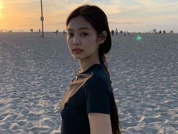 Tampil SWAG, Jennie Bikin Fans Histeris Pamer 'Tato' Baru di Telapak Tangan