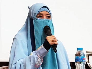 Batal Berdakwah Karena Sakit Keras, Peggy Melati Sukma Enggan Sebutkan Jenis Tumor di Tubuhnya