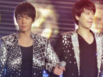 Sambut Kyuhyun Keluar Wamil, Donghae Bikin Fans Mewek Unggah Foto Sambil Pelukan