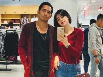 Sambangi Pengadilan Negeri jakarta Selatan, Yama Carlos Gugat Cerai Istri?