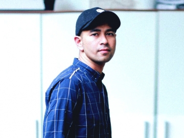 Raffi Ahmad Terciduk Ngaji Kala Break Syuting, Netter Puji Setinggi Langit