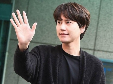 Sapa Fans Usai Menyelesaikan Wamil, Netter Malah Soroti Rambut Panjang Kyuhyun