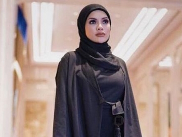 Nikita Mirzani Kembali Tampil Memukau dengan Berhijab, Netter Layangkan Pujian Setinggi Langit