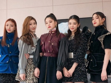 Hadiri Acara Fashion Bergengsi, ITZY Pose Bareng Joe Jonas Hingga Willow Smith Cs