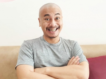 Gelagapan Saat Potong Tali Pusar Sang Putri, Raditya Dika: Nggak Tega