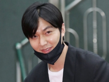  Fans Langsung Histeris Lihat Foto Lee Min Ho Rangkul Sosok Wanita Sambil Belanja, Siapa Ya?