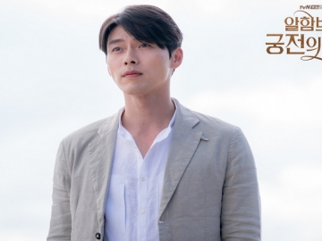 Hyun Bin Tampil Keren Pakai Headset di Bandara, Netter Malah Ngaku Makin Tak Suka Karena Sombong