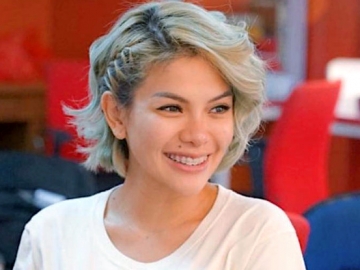 Dibalut Selimut Mahal, Nikita Mirzani Bawa Baby Arka Pulang dari Rumah Sakit 