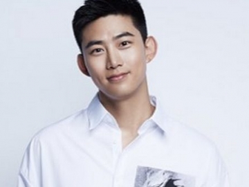 Terlihat Gagah Selama Memakai Seragam Militer, Taecyeon Terbebani Dijuluki ‘Captain Korea’?