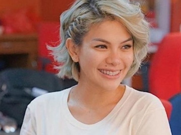 Nikita Mirzani Pamer Cekoki Bayi Arkana Pakai Air Susu Tak Biasa, Apa Itu?