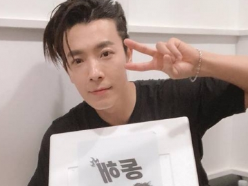 Donghae SuJu Bikin Heboh Posting Foto 'Putranya' yang Super Mirip, Siapa Ya?