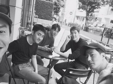 Kim Woo Bin Pulang Liburan Bareng D.O Cs, Netter: Semoga Persahabatan Membuatnya Cepat Sembuh