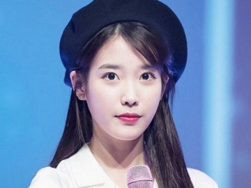  Tetap Makan Kue Ultah dari Fans yang Dijatuhkannya ke Lantai, IU Tuai Pujian Netter