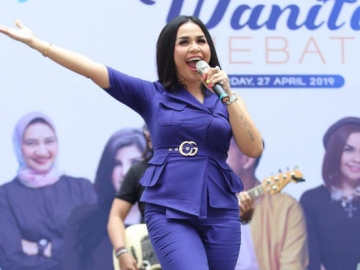 Melaney Ricardo Alami Cedera Kaki Usai Pakai Sepatu Diskon, Kok Bisa?