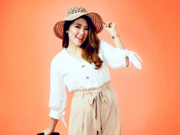 Via Vallen Pamer Foto Bercadar, Netter Puji Setinggi Langit