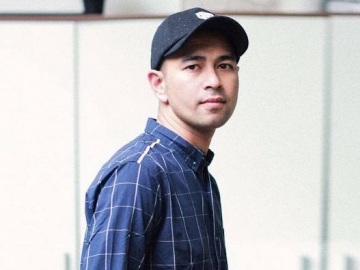 Raffi Ahmad Pamer Foto Nempel ke Singa, Netter Malah Asyik 'Lempar' Ejekan Gara-Gara Ini