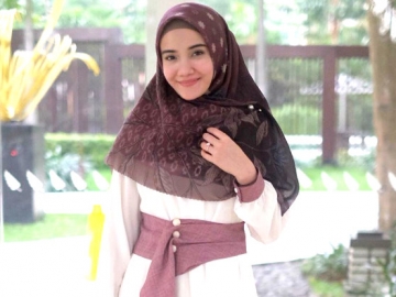 Zaskia Sungkar Ingatkan Kematian dengan Rangkaian Kalimat Puitis, Netter Mewek