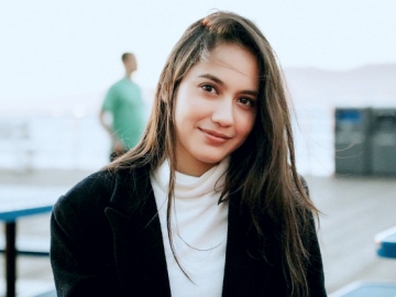 Muka Boleh Bule, Pevita Pearce Tetap Pilih Gorengan Untuk Buka Puasa