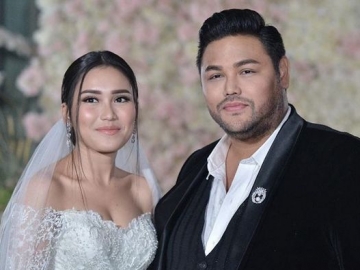 Beri Komentar Ini, Ayu Ting Ting Isyarakatkan Sudah 'Cinta' Ivan Gunawan?