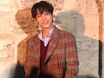 Hadiri Acara Fashion Rumah Mode Ternama, Senyum Menyeringai Kai EXO Tuai Sorotan