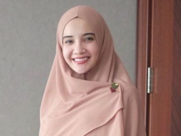 Ingin Tampil Syari Tapi Tetap Modis Saat Lebaran? Ini 8 Outfit Zaskia Sungkar yang Patut Dicontoh