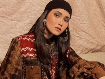 Usai Salat Idul Fitri, Ayu Ting Ting Gercep Pamer Foto Momen Lebaran Bareng Keluarga