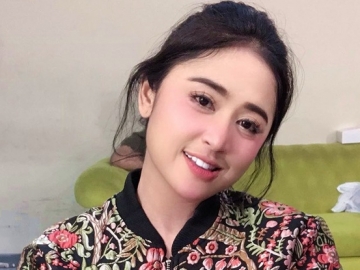 Tangis Pilu Dewi Persik Bongkar Firasat Sang Ayah Akan Berpulang ke Ilahi