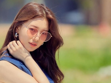 Imutnya Tirukan Gaya Boneka Menari, Suzy Bikin Fans Makin Gemas