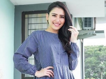 Ayu Ting Ting Dapat 'Kejutan' Ultah dari Robby Purba dan Ivan Gunawan, Malah Pilih Sosok Pria Ini?