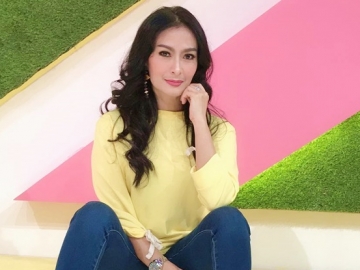 Iis Dahlia Pilih Air Putih untuk Bayi Cegukan, Tak Percaya Mitos?