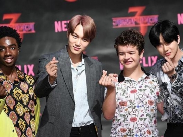 Bikin Ngakak, Intip Serunya Kai dan Suho EXO Tebak Kata dengan Pemain 'Stranger Things'