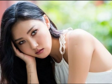 Jadi Model Taman Wisata Air, Hwasa Mamamoo Tampil Menggoda Berbikini Seksi