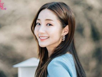 Asyik Liburan di Luar Negeri, Tubuh Pendek Park Min Young Tuai Sorotan Netter