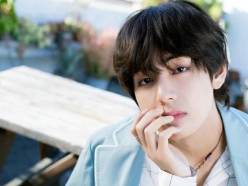 Bikin Heboh, V BTS Pamer Foto Ganteng Sang Ayah di Masa Muda