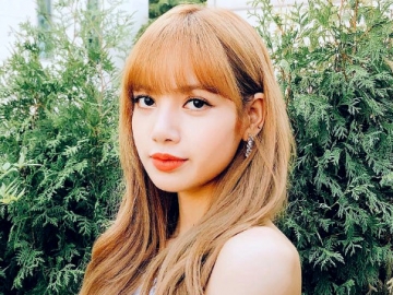 Bikin Gaya Poni Depan Super Kece, Tiru 11 Tatanan Rambut Ala Lisa BLACKPINK Ini