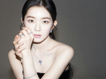 Jadi Brand Ambassador Busana Mewah, Cantiknya Irene Pamer Punggung Mulus di Iklan Promosi