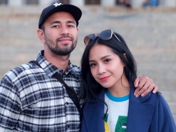Perut Nagita Slavina Kala Suapi Raffi Ahmad Bikin Salfok, Hamil?