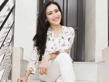 Ayu Ting Ting Menjelma Gadis India Seraya Pamer Perut Rata, Netter Puji Setinggi Langit