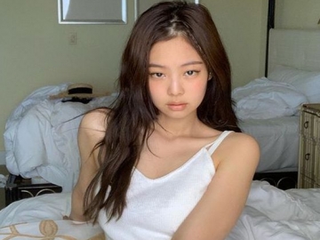 Tampil Kasual dengan Celana Kebesaran di Bandara, Gaya Fashion Jennie Malah Tuai Sorotan